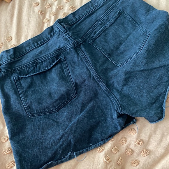 Old navy slouchy straight jean short - Picture 3 of 4